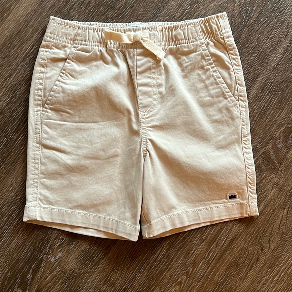 Crown and Ivy Kids Boys Size 6 elastic waist, pull-on shorts. NWOT.